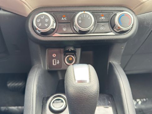 Used 2021 Nissan Versa SV FWD image 25