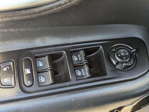 Used 2020 Jeep Renegade Altitude w/ UConnect 8.4 Nav Group image 22