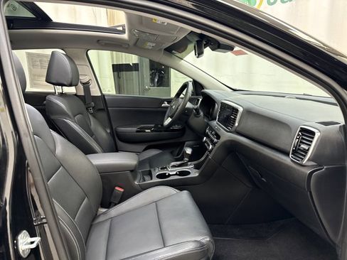 Certified 2022 Kia Sportage EX w/ EX Technology Package image 32