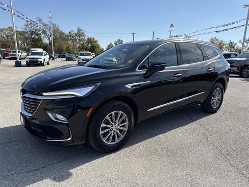 Used 2024 Buick Enclave Premium image 2