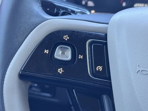 Used 2022 Lincoln Corsair Standard w/ Equipment Group 101A image 8