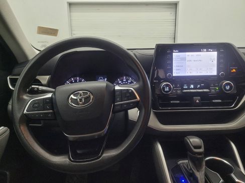 Used 2021 Toyota Highlander L FWD image 22