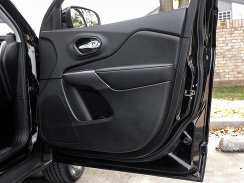 Used 2021 Jeep Cherokee Limited w/ Mopar Interior Package image 56