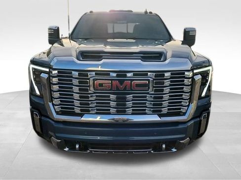 New 2026 GMC Sierra 2500 Denali w/ Denali Reserve Package image 11