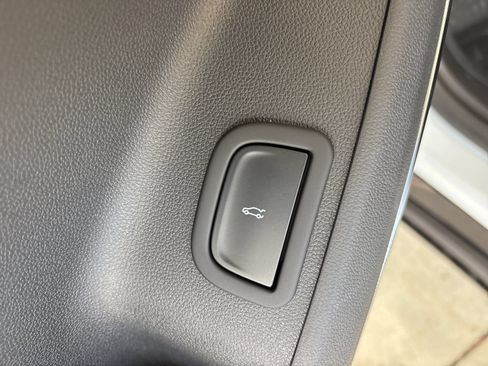 New 2026 Chevrolet Traverse RS w/ LPO, Floor Liner Package FWD image 12
