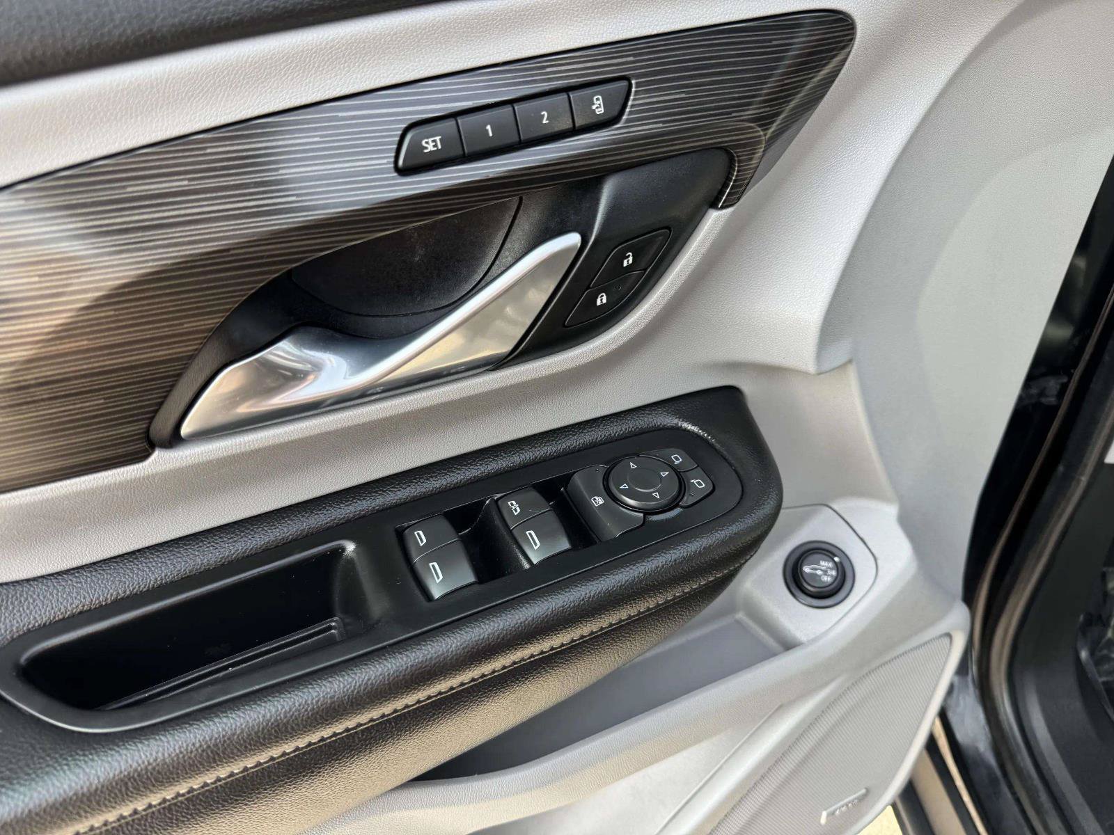 Used 2022 GMC Terrain SLT w/ Infotainment Package II AWD/4WD image 19