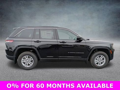 New 2025 Jeep Grand Cherokee Laredo w/ Luxury Tech Group I image 3