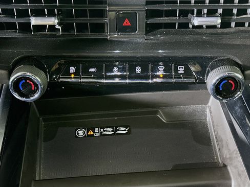 Used 2025 Chevrolet Tahoe Premier image 24