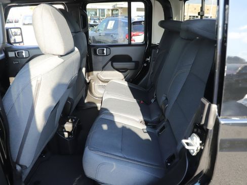 New 2025 Jeep Gladiator Sport image 23