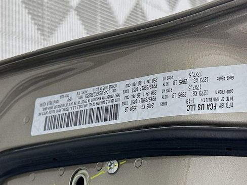 Used 2019 Jeep Cherokee Trailhawk image 33