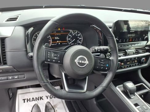 Used 2024 Nissan Pathfinder SL image 21