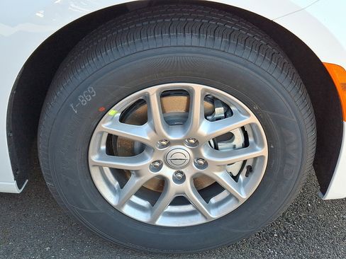 New 2026 Chrysler Voyager LX image 4