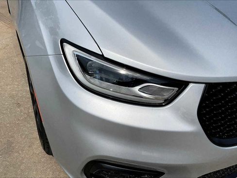 New 2026 Chrysler Pacifica Limited w/ S Appearance Package image 13