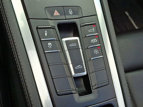 Used 2018 Porsche 718 Boxster GTS image 15