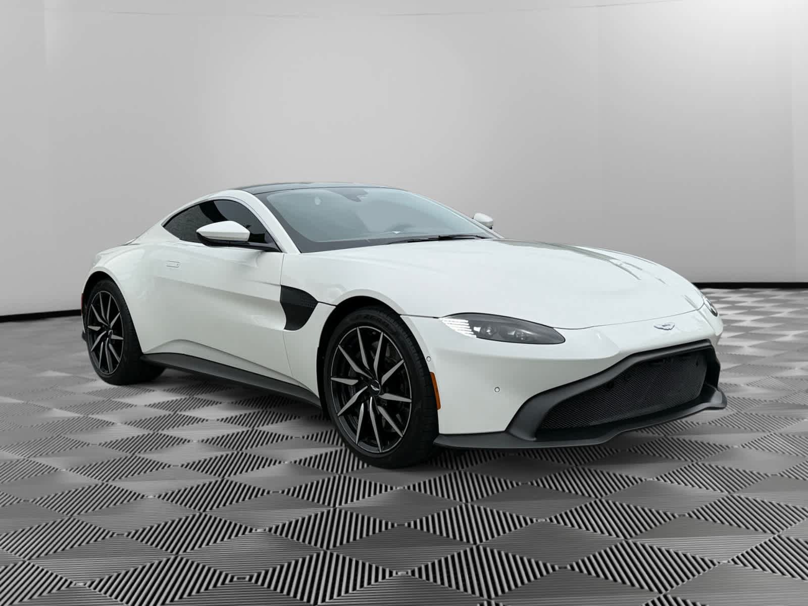 Used 2019 Aston Martin V8 Vantage Coupe RWD image 7