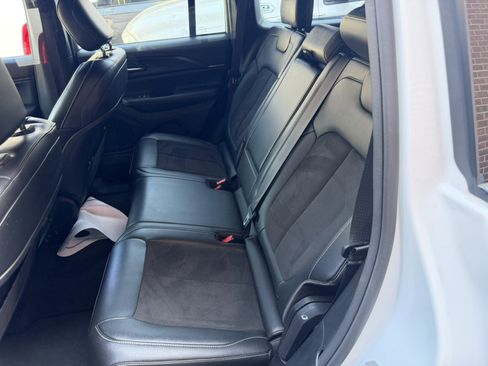 Used 2023 Jeep Grand Cherokee Altitude image 8