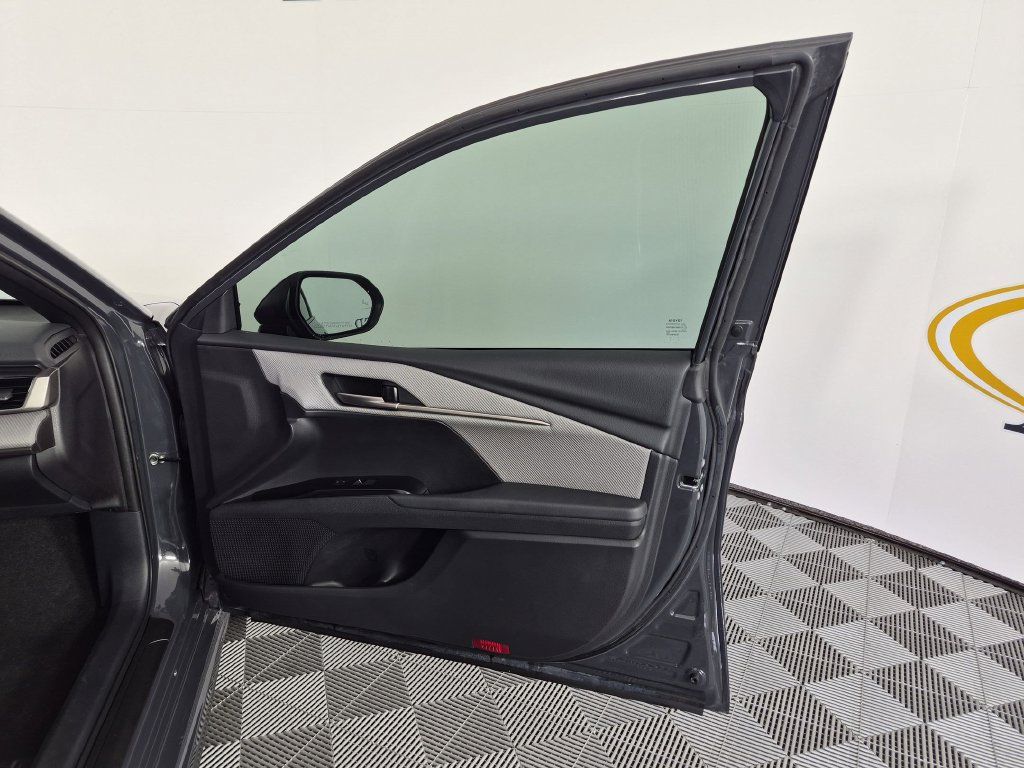 Used 2025 Toyota Camry SE FWD image 35
