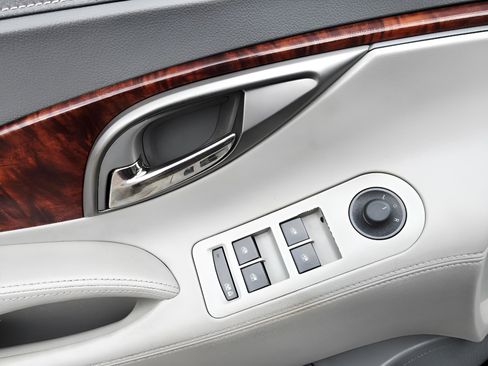 Used 2013 Buick LaCrosse Leather w/ Driver Confidence Package image 20