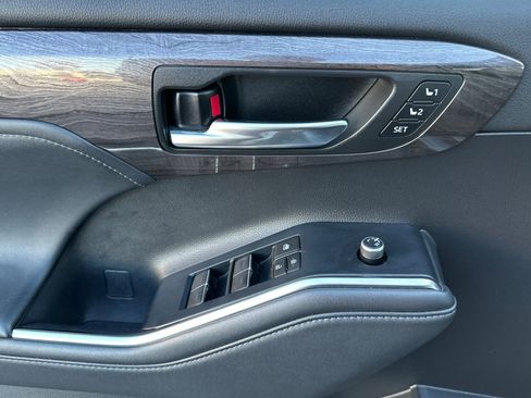 Used 2022 Toyota Highlander Platinum image 17