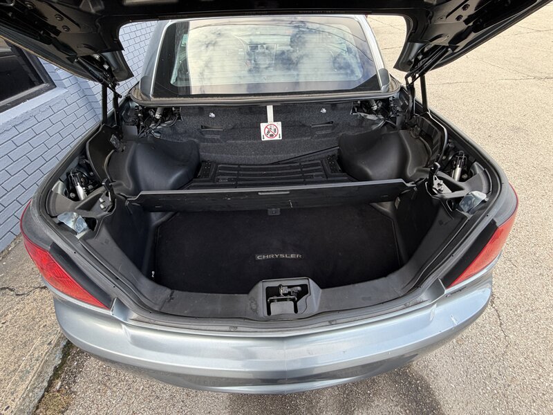 Used 2010 Chrysler Sebring Limited FWD image 18