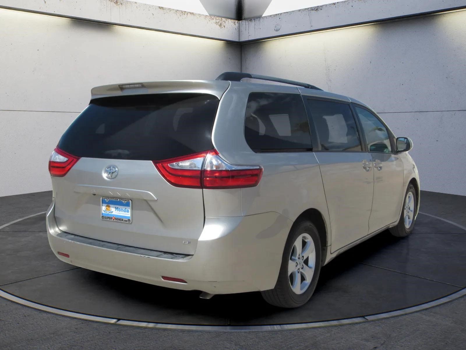 Used 2016 Toyota Sienna LE FWD image 5