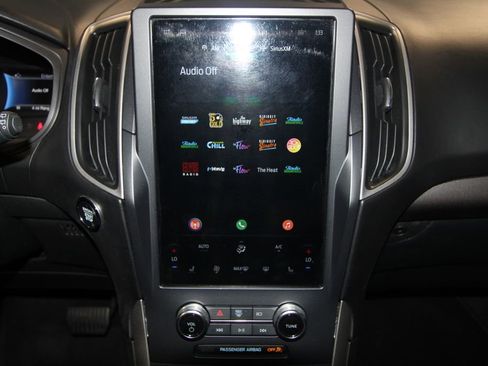 Used 2024 Ford Edge SEL image 17