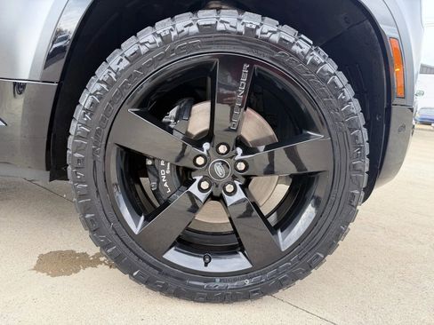 Used 2023 Land Rover Defender 110 V8 image 24