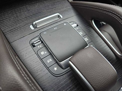 Used 2023 Mercedes-Benz GLS 450 4MATIC image 37