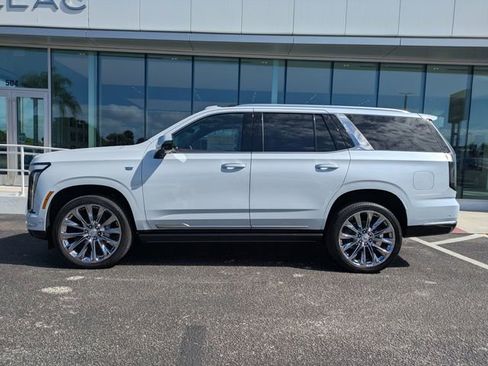 New 2026 Cadillac Escalade Luxury w/ LPO, Radiant Package AWD/4WD image 7