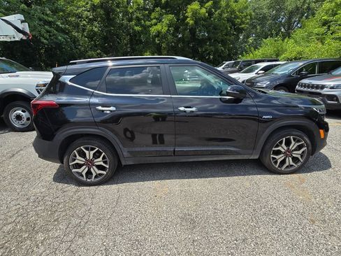 Used 2021 Kia Seltos SX w/ SX Sunroof Package AWD/4WD image 9
