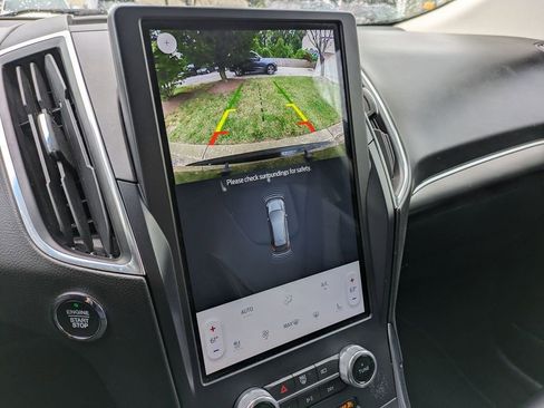 Used 2022 Ford Edge Titanium image 9