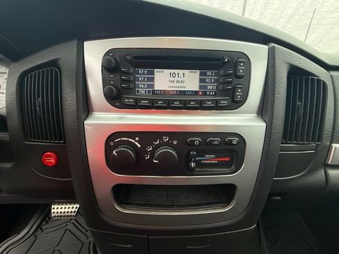 Used 2005 Dodge Ram 1500 Truck 2WD Quad Cab image 14