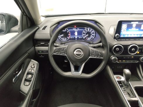 Used 2025 Nissan Sentra SV FWD image 22