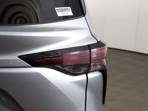 Used 2023 Toyota Sienna XLE w/ XLE Plus Package image 18