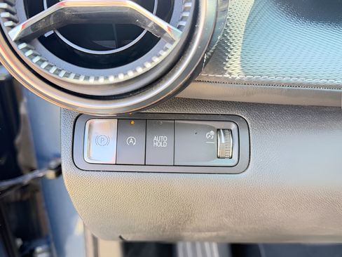 Used 2025 Chevrolet Equinox LT w/ Safety and Technology Package FWD image 16