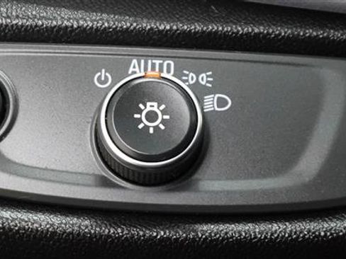 Used 2018 Chevrolet Volt LT w/ Comfort Package FWD image 13