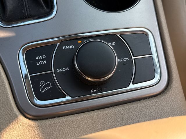 Used 2021 Jeep Grand Cherokee Limited w/ Premium Lighting Group AWD/4WD image 39