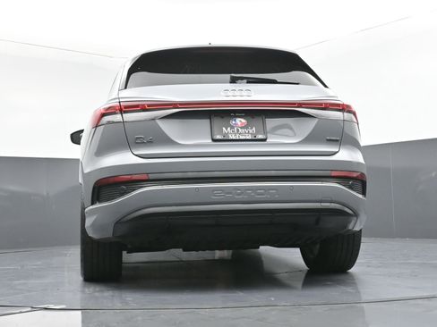 Used 2024 Audi Q4 e-tron Premium Plus image 27