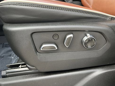 Used 2024 GMC Yukon Denali Ultimate image 14