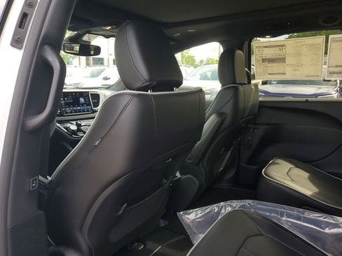 New 2026 Chrysler Pacifica Limited w/ S Appearance Package FWD image 13