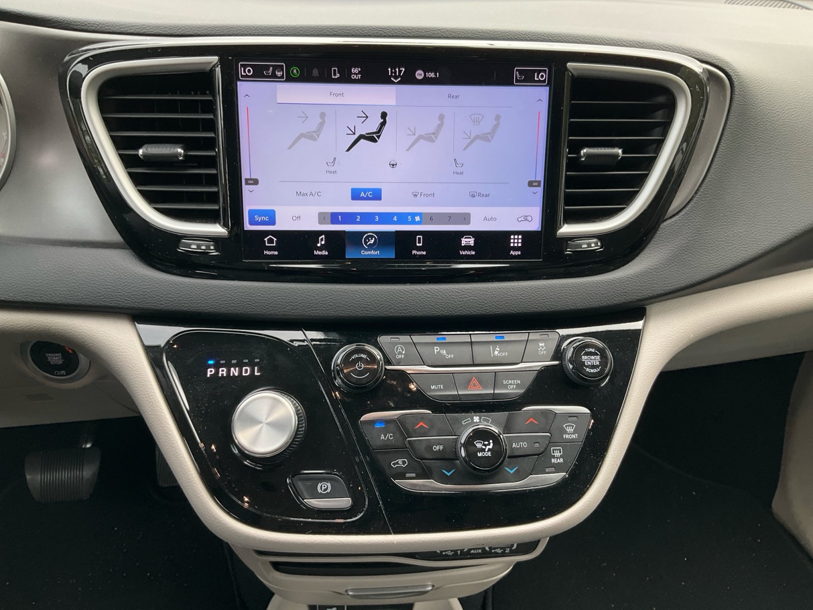 Used 2024 Chrysler Pacifica Touring-L FWD image 12