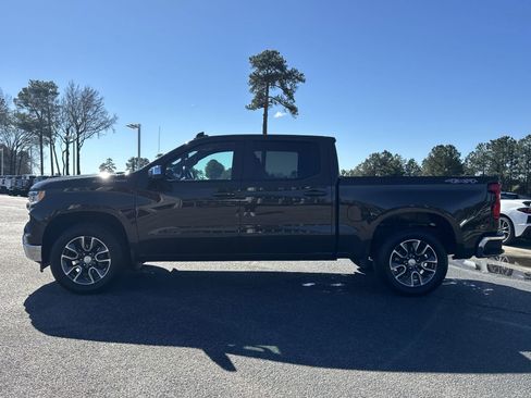 Used 2024 Chevrolet Silverado 1500 LT AWD/4WD image 7