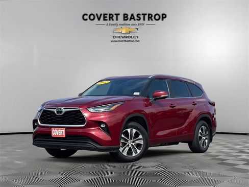 Used 2023 Toyota Highlander XLE image 1