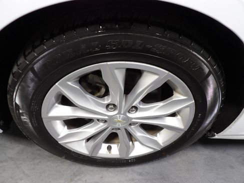 Used 2020 Chevrolet Malibu LT FWD image 19