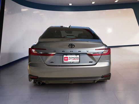 Used 2025 Toyota Camry SE FWD image 4