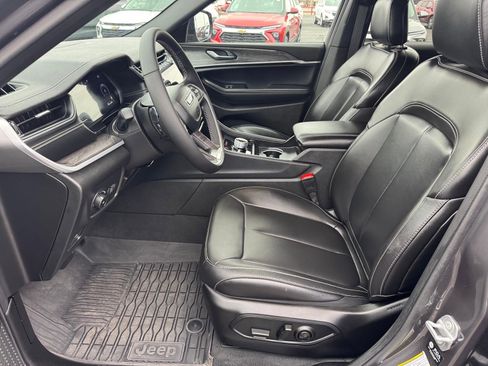 Used 2025 Jeep Grand Cherokee L Limited w/ Black Appearance Package image 5