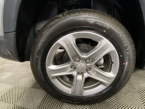 Used 2024 Jeep Compass Latitude image 29