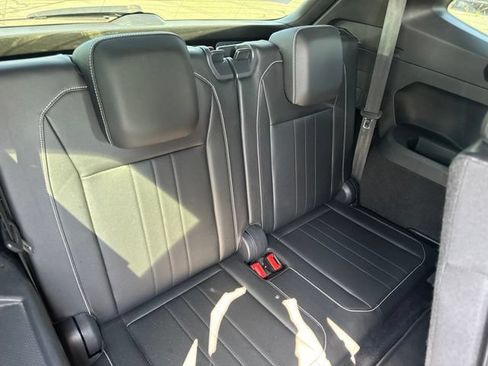 Used 2022 Volkswagen Tiguan SE R-Line FWD image 20