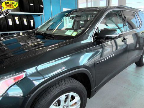 Used 2020 Chevrolet Traverse LT AWD/4WD image 2