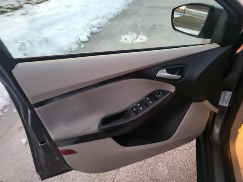 Used 2013 Ford Focus SE w/ SE Winter Pkg image 21